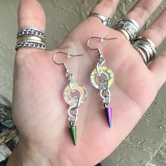 Iridescent rainbow Swarovski circle charms + dangly green purple spikes earrings - Picture 9 of 16